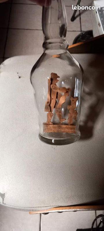 Porte-bouteilles de vin en daim sur socle en chêne de OMD