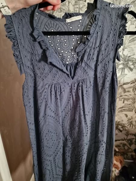 Robe bleue marine en broderies j'ai la même en blanche également taille unique (image 5)
