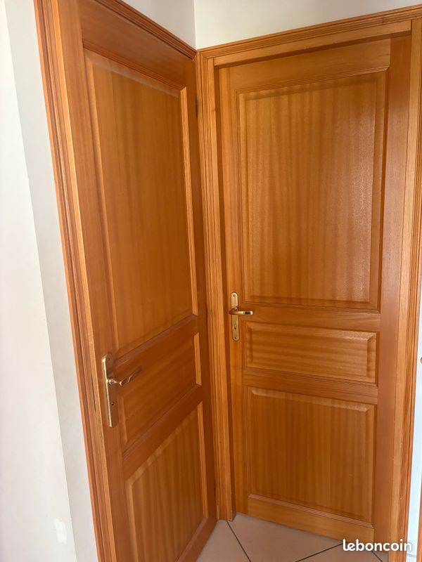 Porte intérieure en bois (image 1)