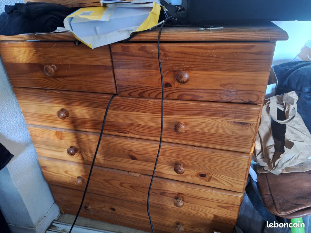 Commode pin verni (image 1)