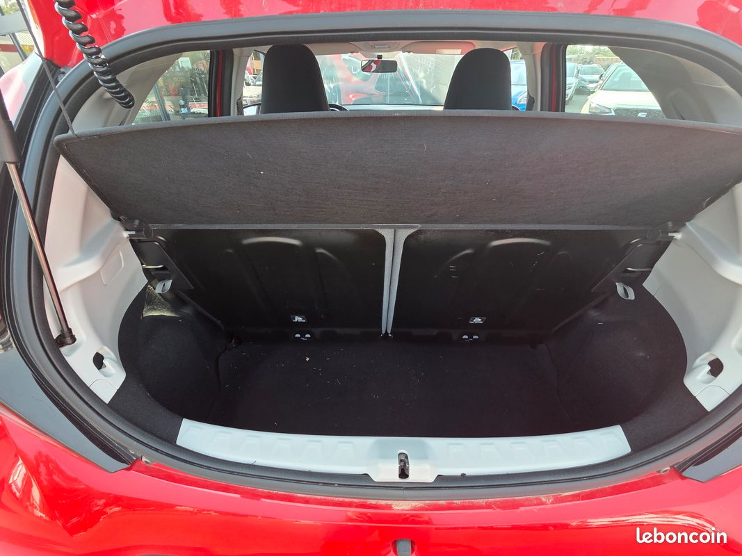 Toyota Aygo 1.0 L VVT-I 72 CH "X-Play" 5 Portes / 1ère Main (image 5)