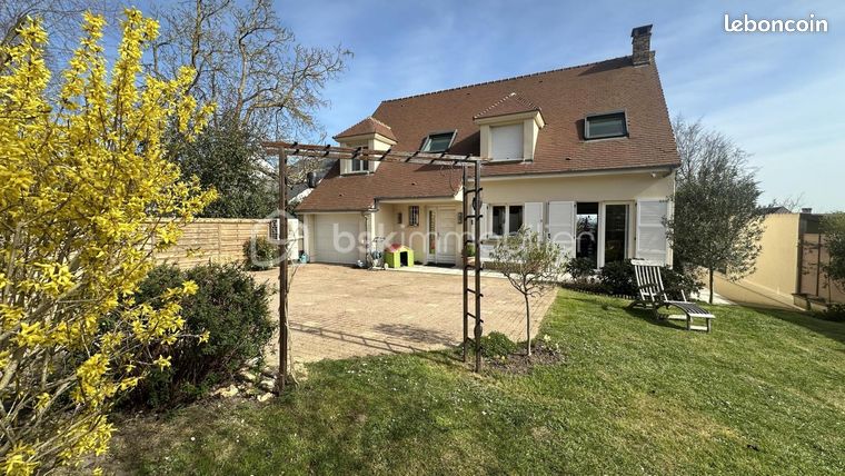 Maison 8 pièces 241 m²