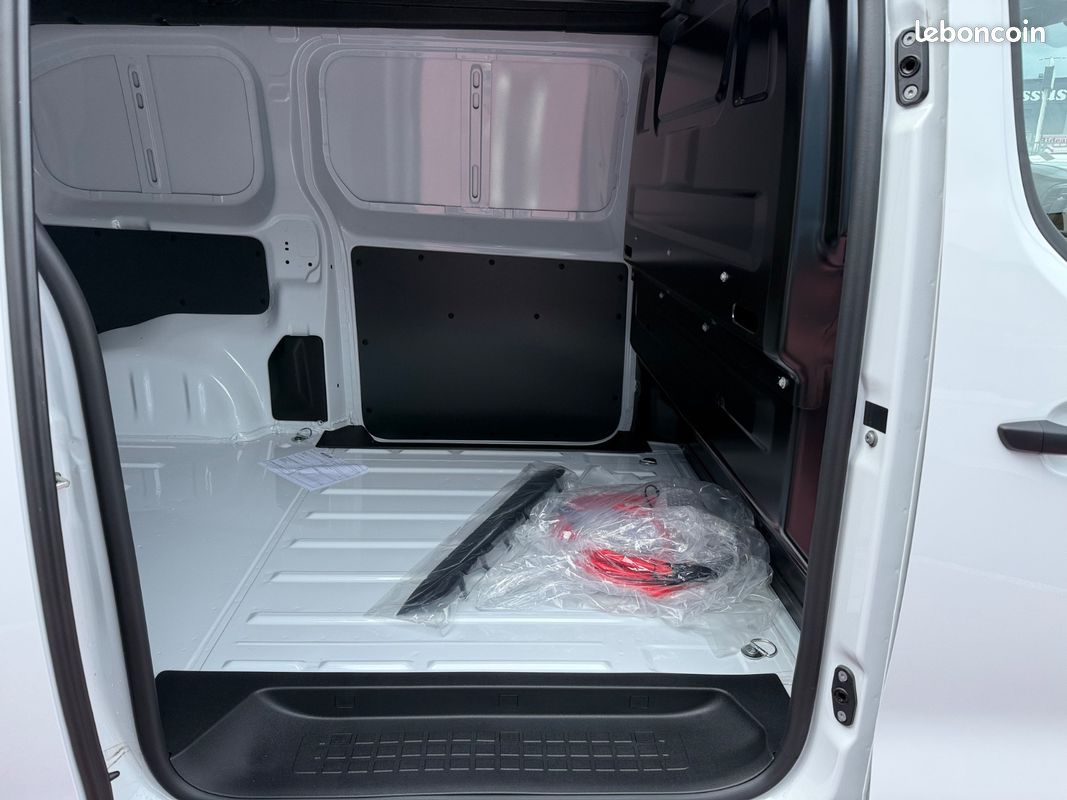 Citroën Jumpy Fourgon M électrique 100KW 136ch STOCK (image 17)
