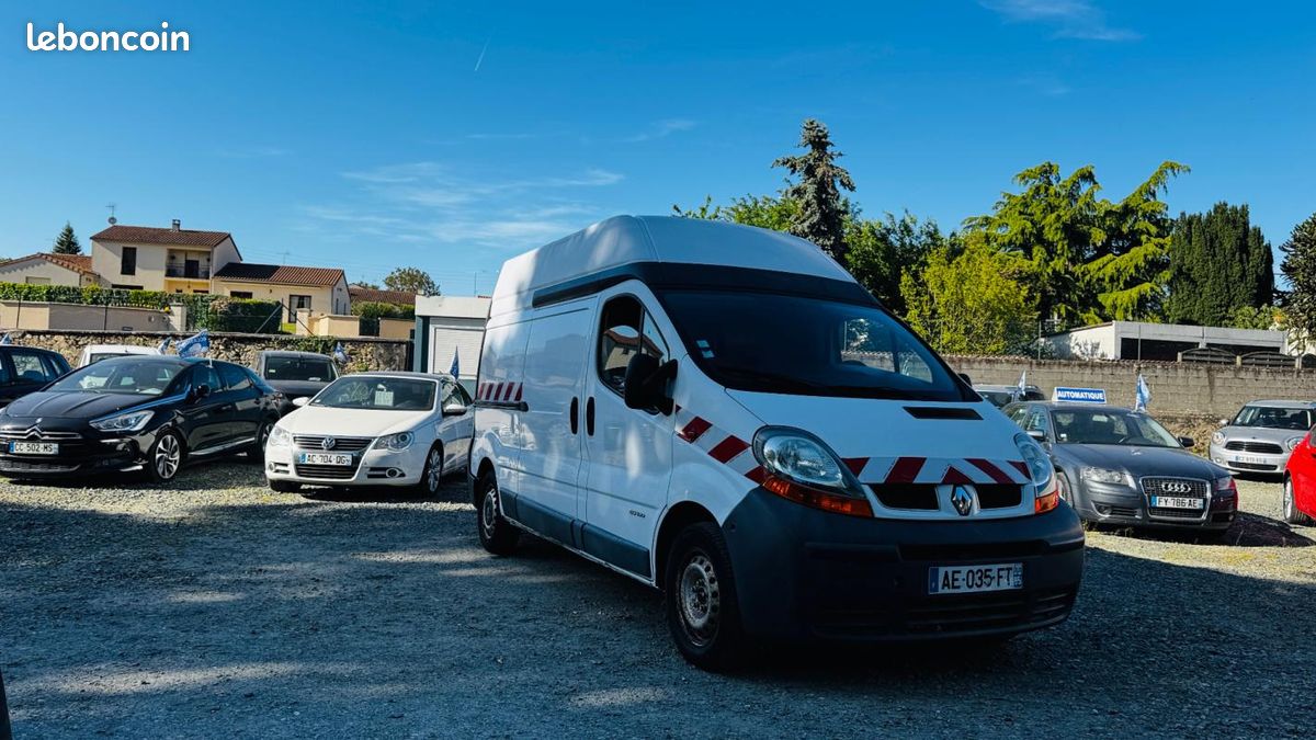 Renault Trafic FOURGON L2H2 1.9 dCi 100 CH 3 PLACES (image 13)