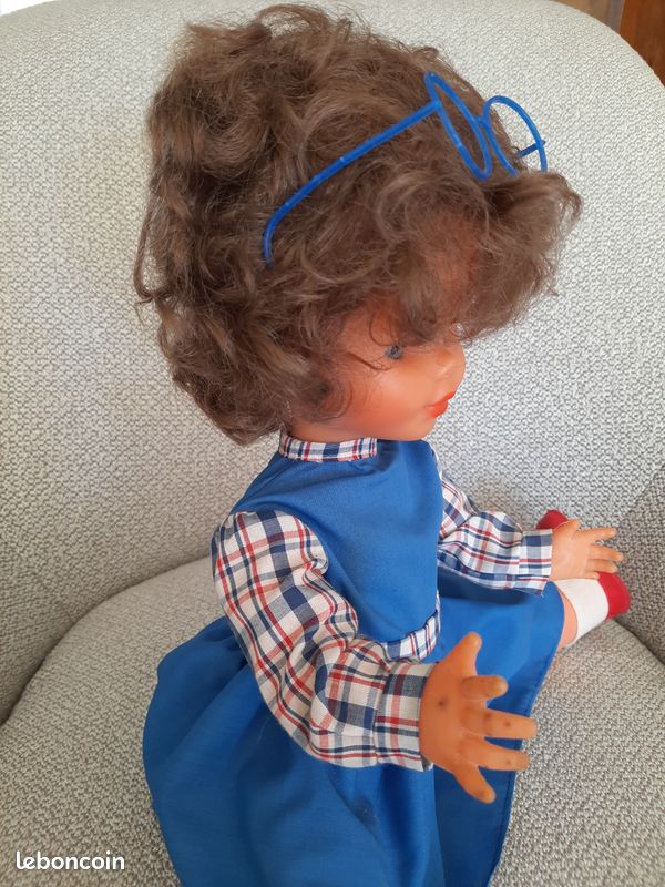 Ancienne Poupée Bella Avec Son Trousseau - Très Bon état
