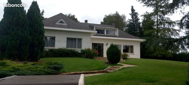 Maison sur 5300 m² à Neufchef