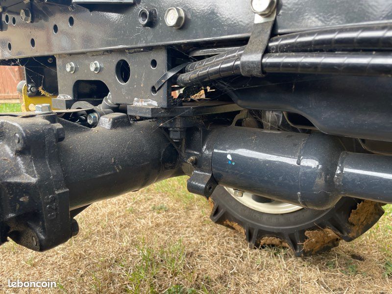 Micro tracteur ISEKI Tm3267 eco quasi neuf (21 heures) + tondeuses + bennette (image 3)