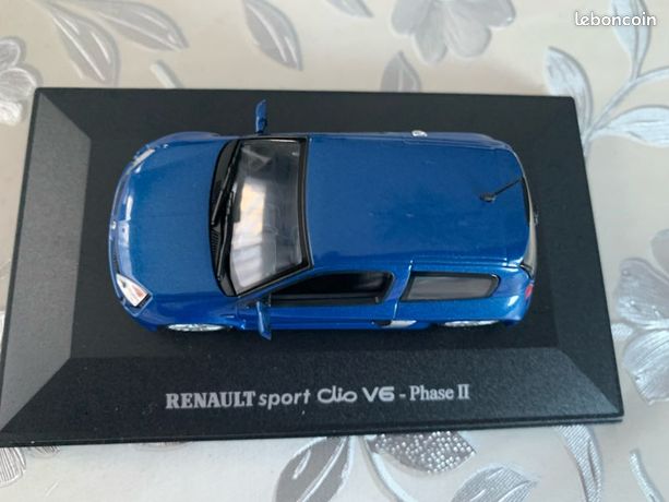 UNIVERSAL HOBBIES RENAULT CLIO V6 24V Gris 1/43 - Collection