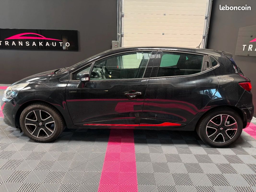 RENAULT CLIO IV 75 ch Limited/ ENTRETIEN A JOUR 7580 (image 8)