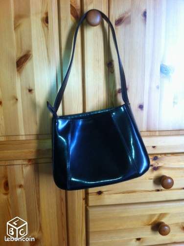 Sac noir en simili cuir en bon état (image 2)