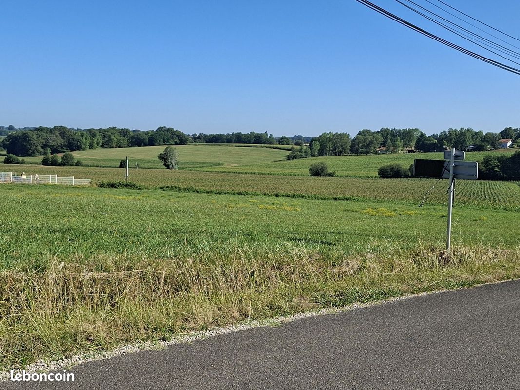 Terrain à bâtir de 973 m² à HORSARRIEU (40) · 22 500 €