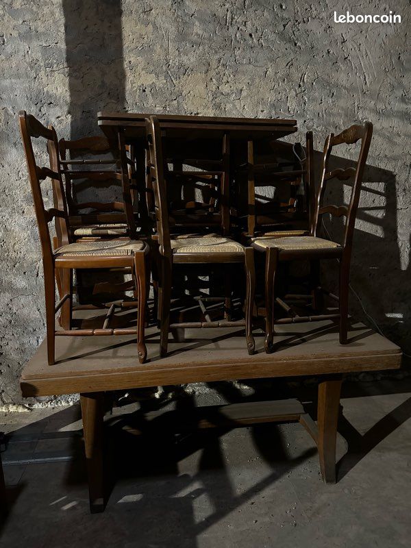 URGENT Table avec 9 chaises + 4 donnez (image 2)