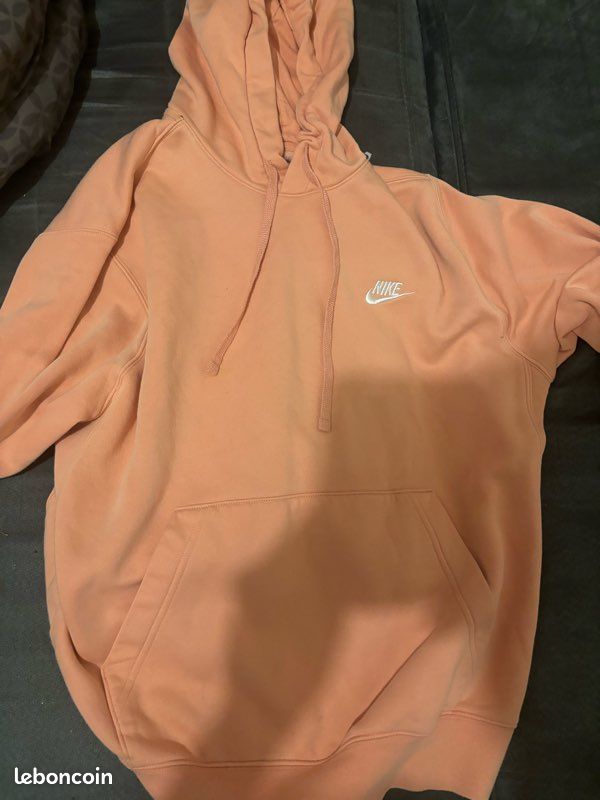Pull Nike rose saumon taille M Vêtements