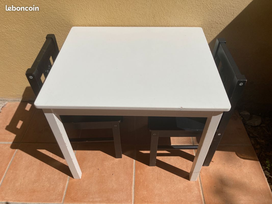 Table+chaises enfants (image 1)