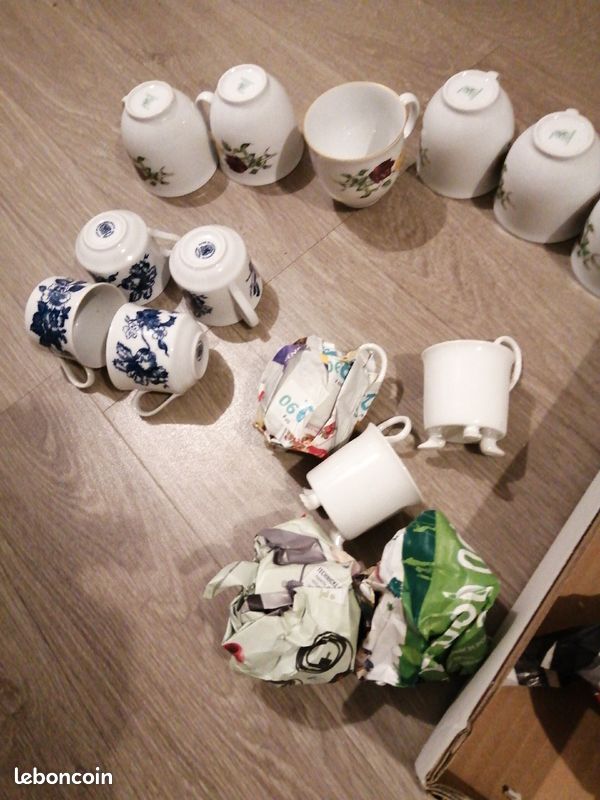 SERVICE à CAFÉ ☕ en PORCELAINE DE RÉPUBLIQUE TCHÈQUE 🇨🇿 CZ, TRÈS TRÈS ANCIEN ET GRIFFÉ voir en dessous (image 12)