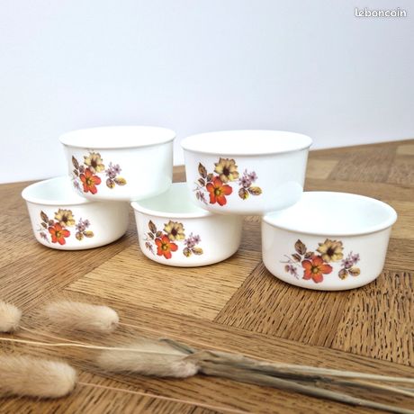 Petit Pichet Arcopal Vintage – Motif Fleurs Orange, Marron, Vert – Verre – Hauteur 14 Cm