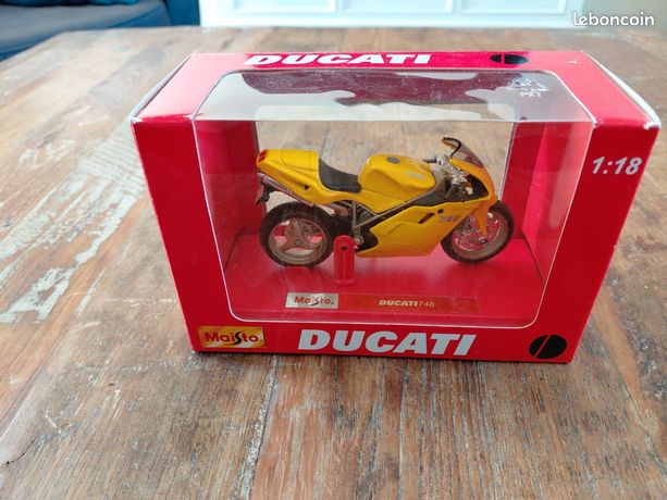 Vintage Maisto 1:18 scale die-cast model of a Ducati 748