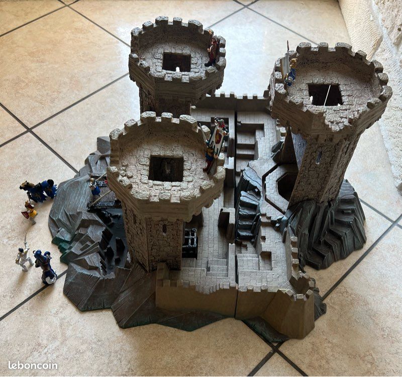Château fort Plastoy et figurines Papo (image 3)