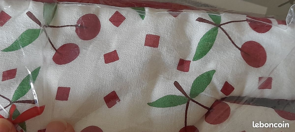 Gant Manique de cuisine '" motifs cerises"- Etat Neuf - Marque François Saget (image 4)
