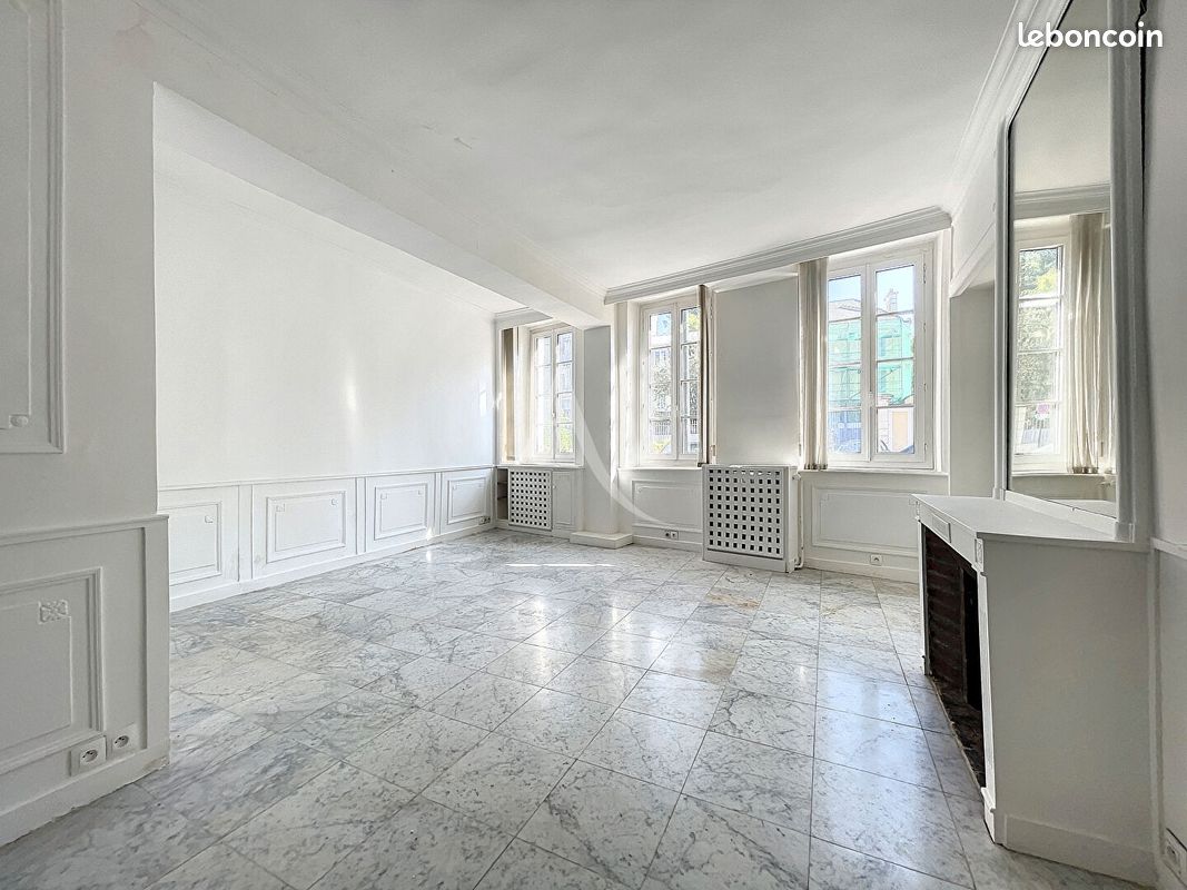 Maison 6 pièces 102 m² · à Saint-Germain-en-Laye · 102 m² · 2 356 €