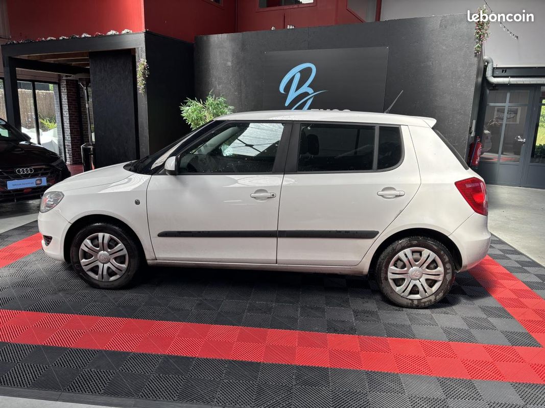 SKODA FABIA 1.6 TDi 75 CH ACTIVE (image 6)