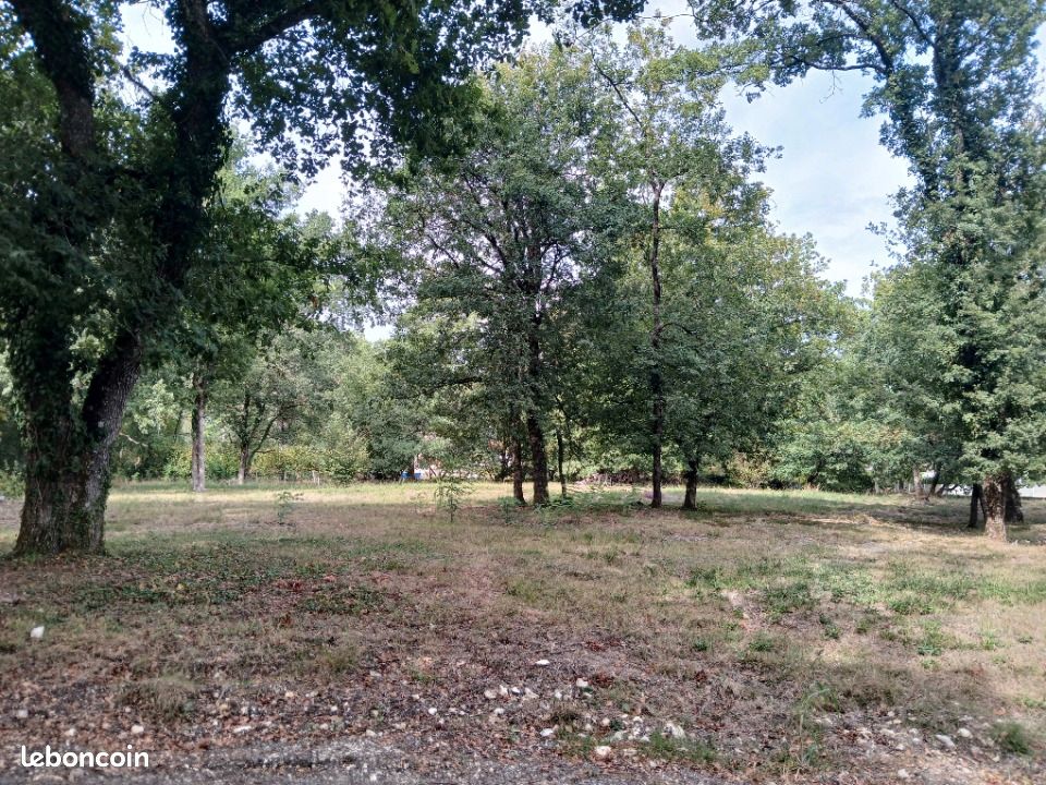 Terrain 1069 m² · à Sanilhac · 69 485 €
