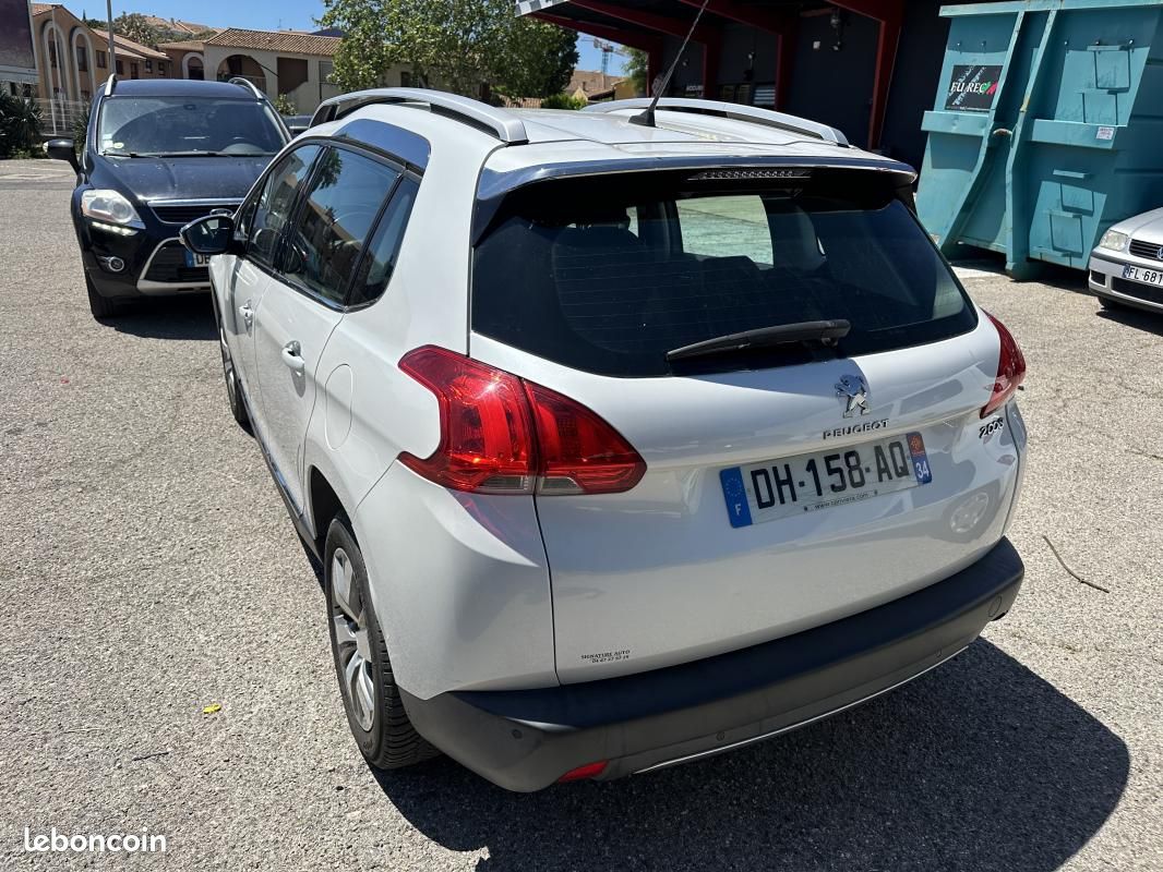 Peugeot 2008 1.2 82ch BVM5 Access (image 5)
