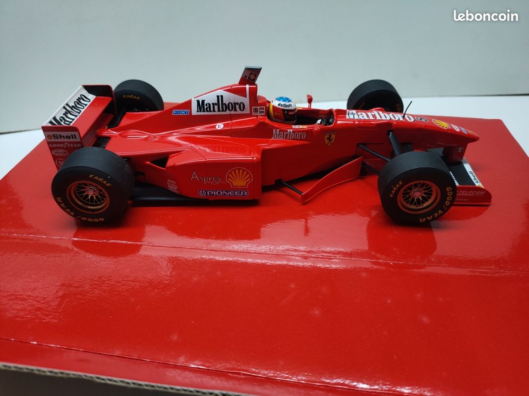 Miniature F1 Ferrari F310B #5 Schumacher 1997 - Minichamps 1/18, Occasion Sans Boîte