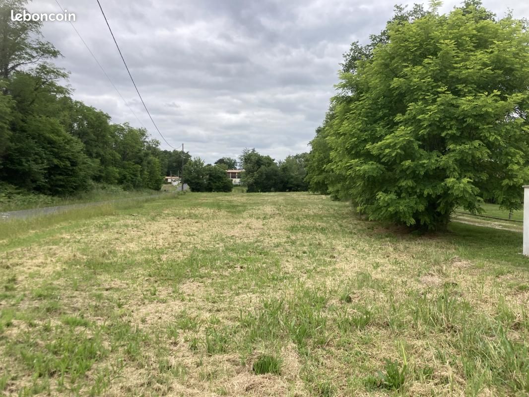 Terrain 600 m² Marsas · 60 000 €
