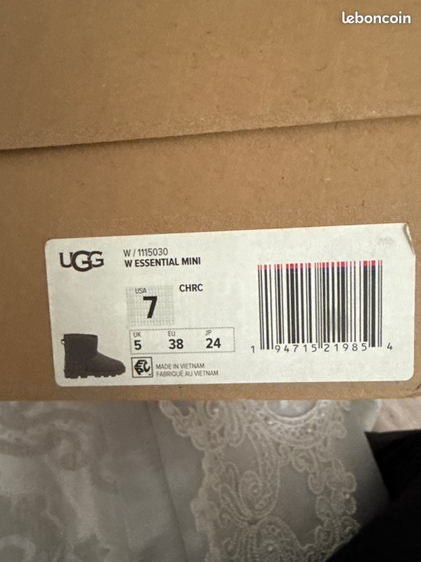 Ugg (image 2)