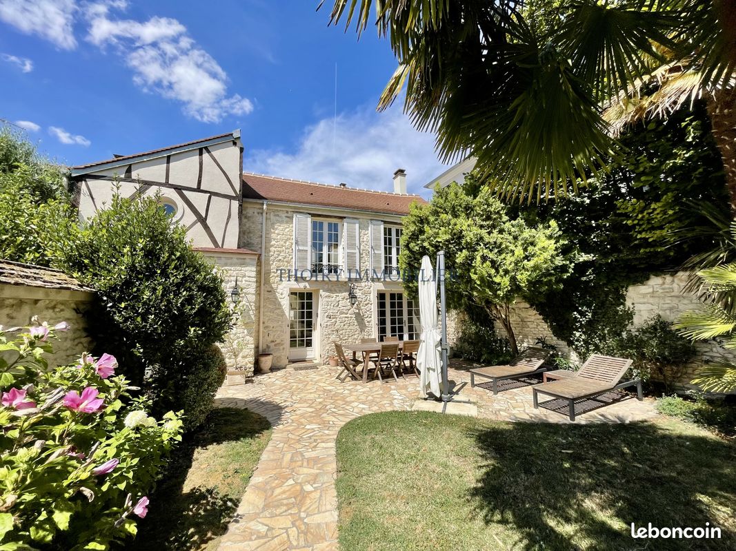 Maison 8 pièces 230 m² · à Maule · 230 m² · 598 000 €