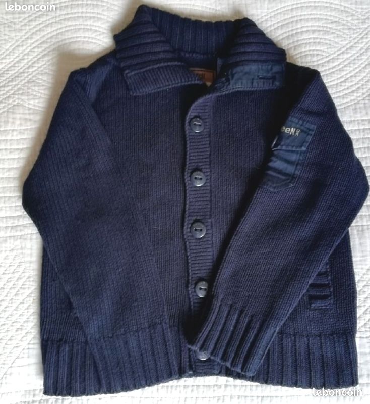 Lot 3 beaux vêtements garçon 7/8 ans (image 2)