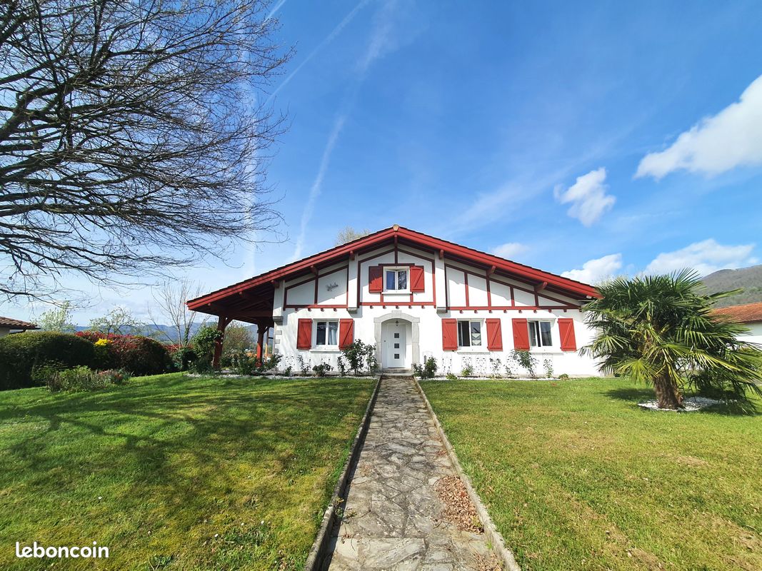 Maison 5 pièces 158 m² - Saint-Jean-le-Vieux 64220 (image principale 0)