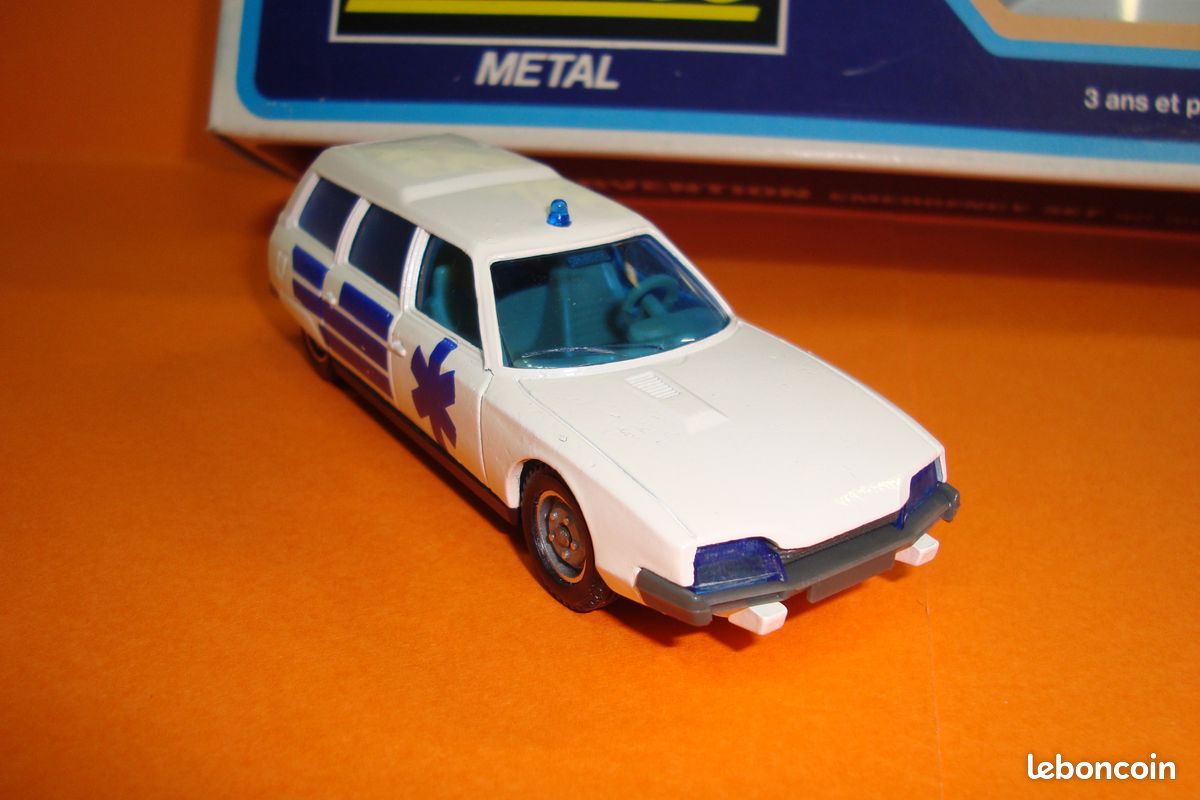 Promo Street Fire Coffret Intervention 1/43ème bburago chez Monoprix