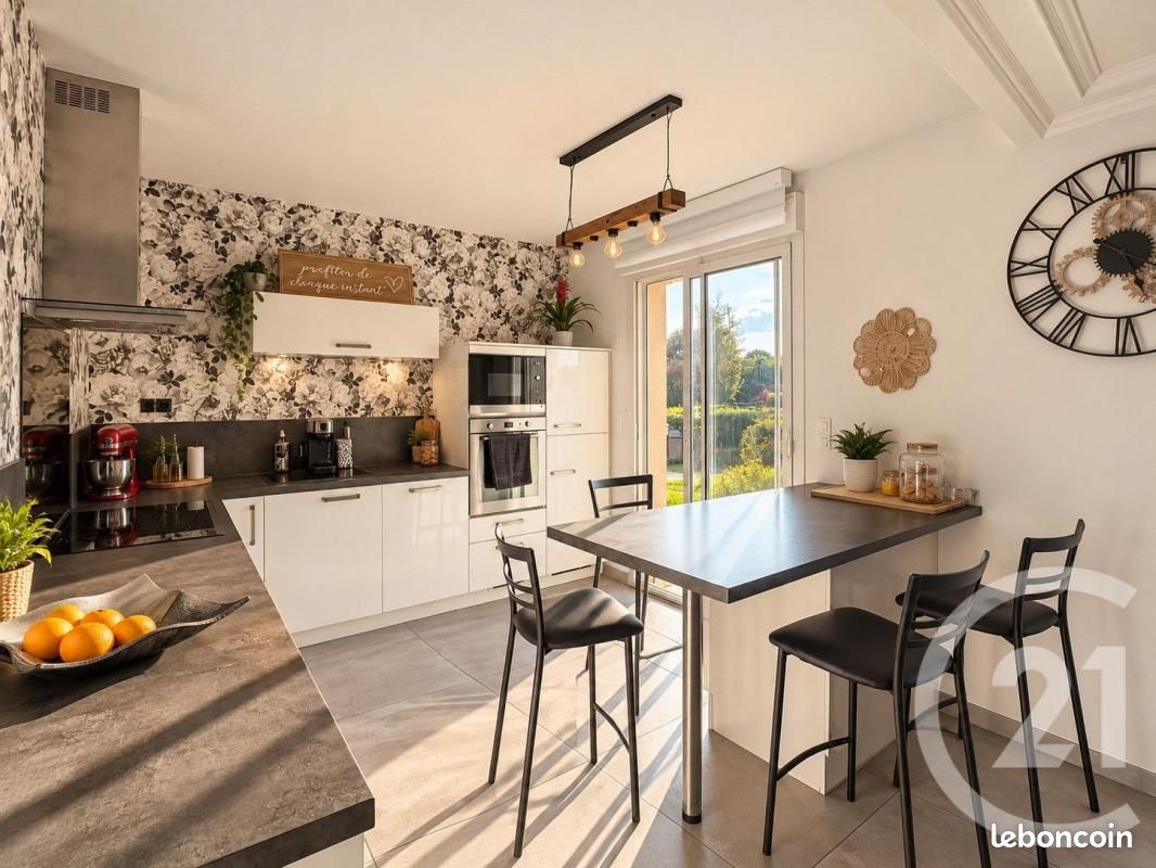 Maison 7 pièces 132 m² · à Saint-Ouën-des-Toits · 132 m² · 299 000 €