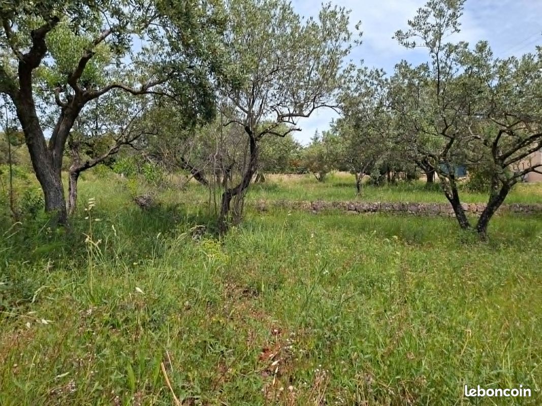 Terrain viabilisé constructible · à Flayosc · 125 000 €