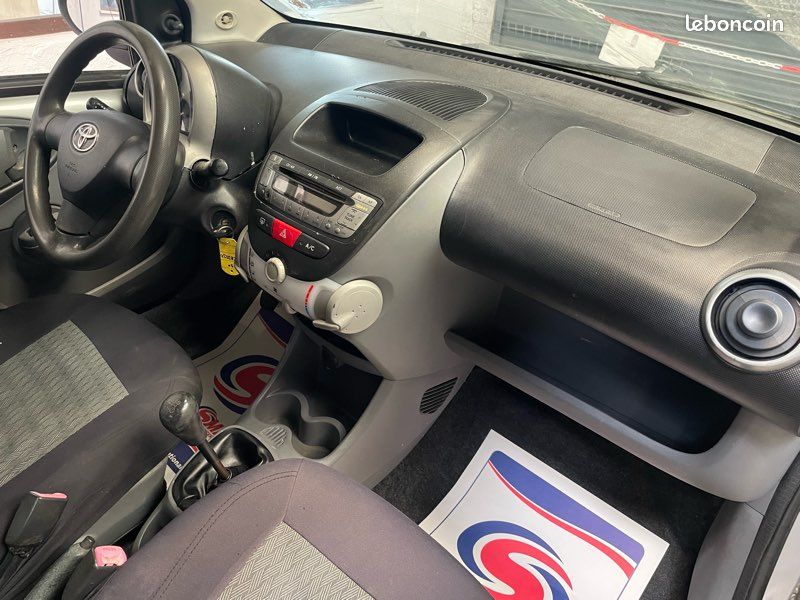 Toyota Aygo 1.0i VVT-i 68 Chvx « Climatisation,5 Portes » (image 5)