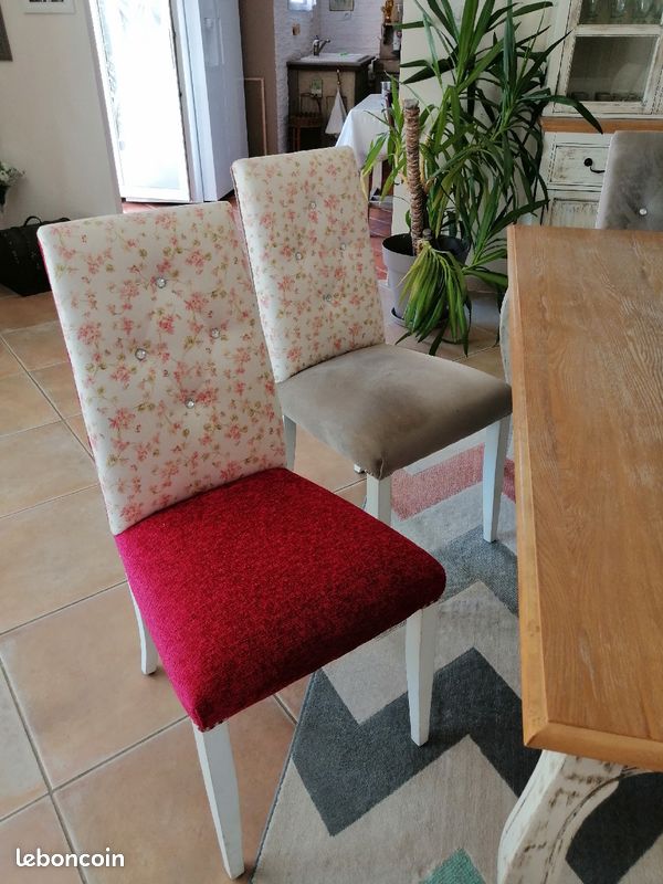 Chaises SAM et lustres (image 2)