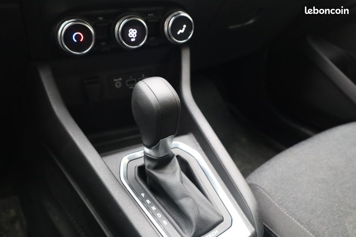 RENAULT CLIO V E-Tech 140 Business 1ère main, 5 places (image 4)