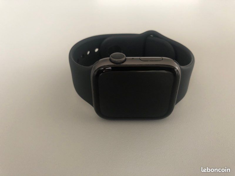 Apple Watch 4 44mm GPS (image 2)