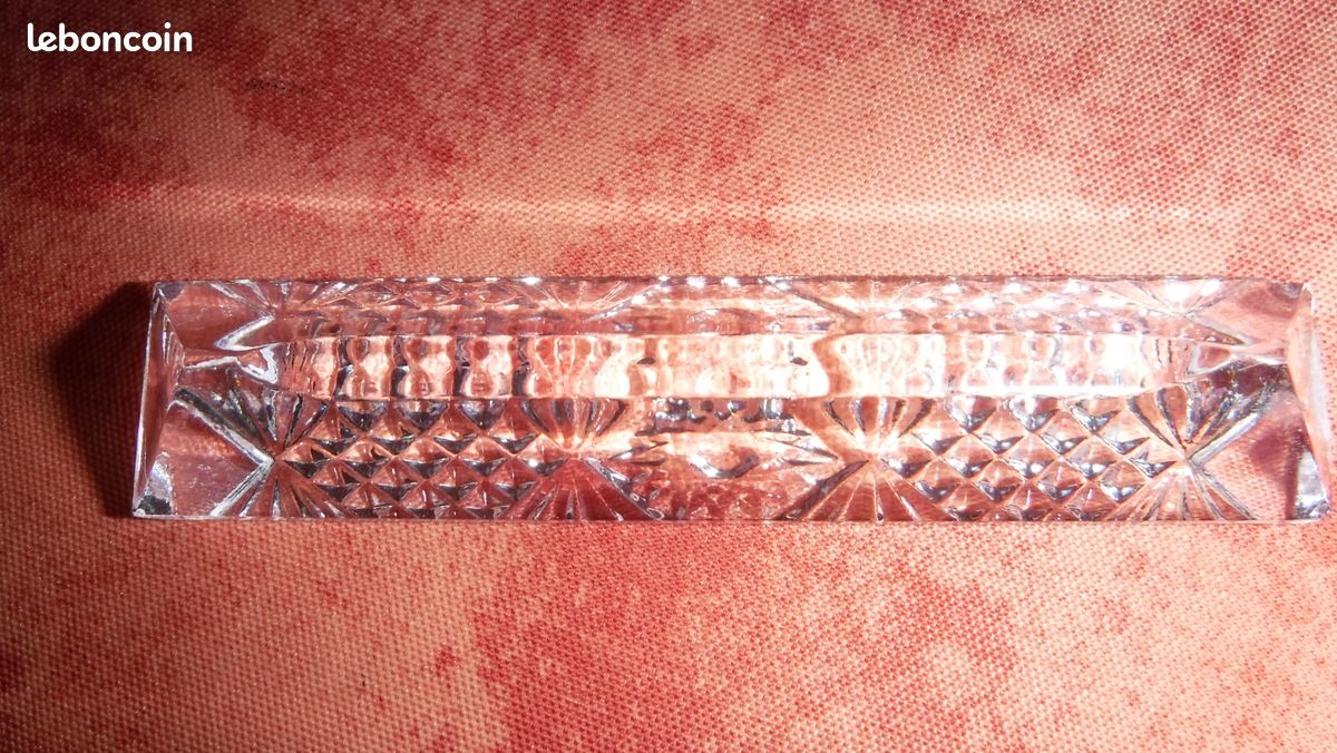 Boîte de 12 Portes Couteaux en cristal au plomb 24% PbO d'Oxyde de plomb soufflé à la bouche et taillé à la main. 1 Porte Couteau a cassé et a été recollé (image 5)