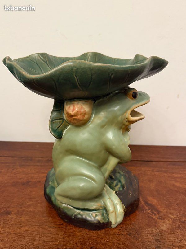 Plateau en céramique Chinoise de forme feuille de lotus porté par une grenouille souriante (image 5)