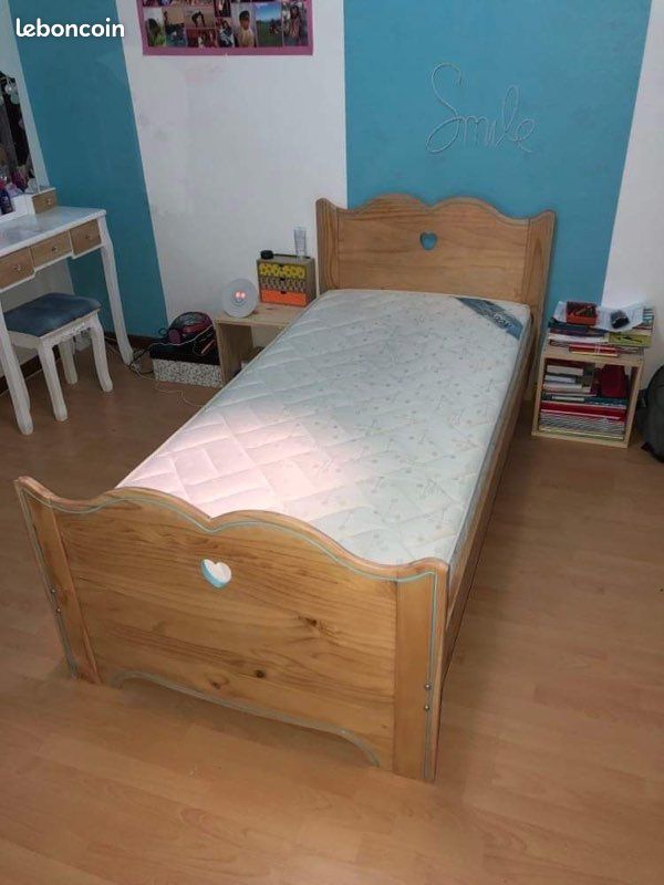 Lit 1 place (image 2)