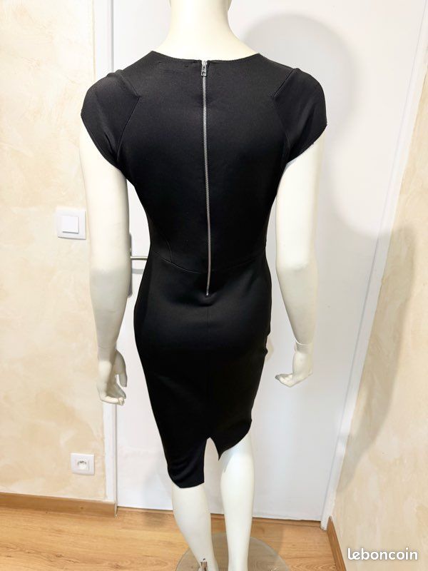 Robe Noire Zara - Taille M - Style Ligne A - Occasion Très Bon état