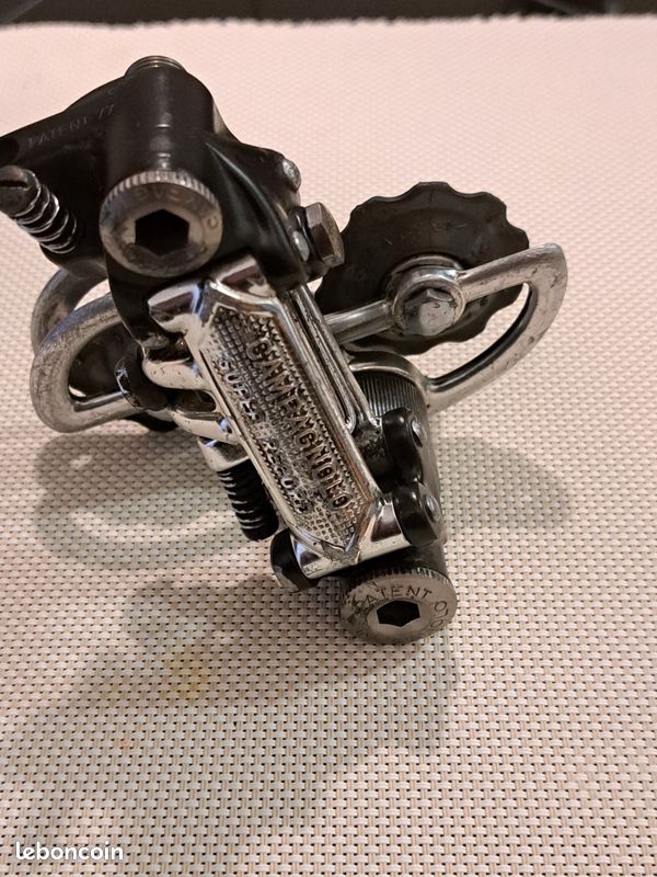 DERAILLEUR ARRIERE NEUF CAMPAGNOLO NR PATENT 77 NOS NUOVO DERAILLEUR ARRIERE NEUF CAMPAGNOLO NR PATENT 77 NOS NUOVO