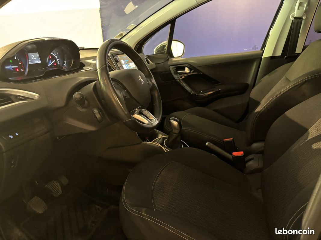 PEUGEOT 208 1.6 D 75ch STYLE - 2017 - CarPlay - Suivi complet - Régulateur de vitesse - Climatisation - Bluethoot (image 8)