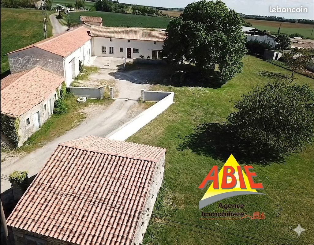 Maison 7 pièces 234 m² · à Benet · 234 m² · 329 175 €