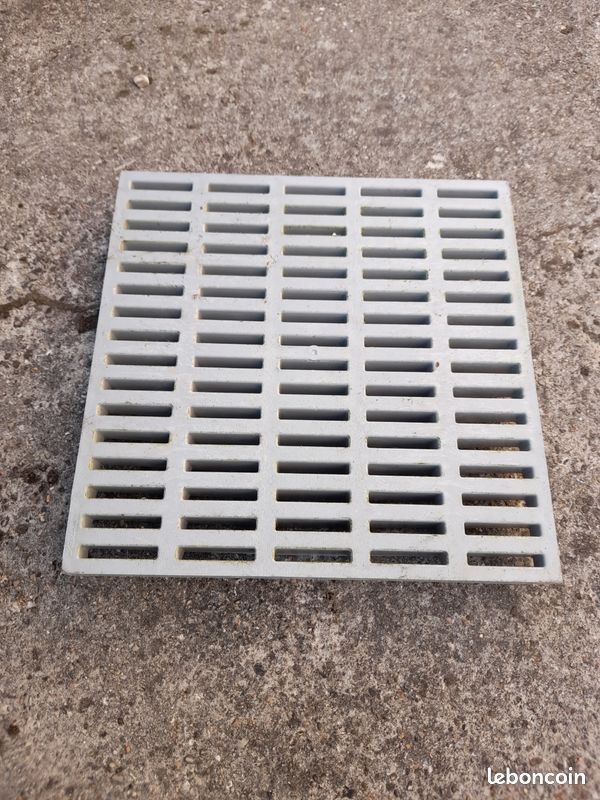 Grille pluviale en PVC (image 1)