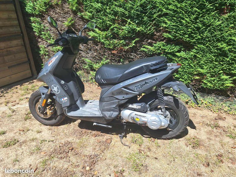 Scooter Piaggio Typhoon 50 cm3 temps Motos