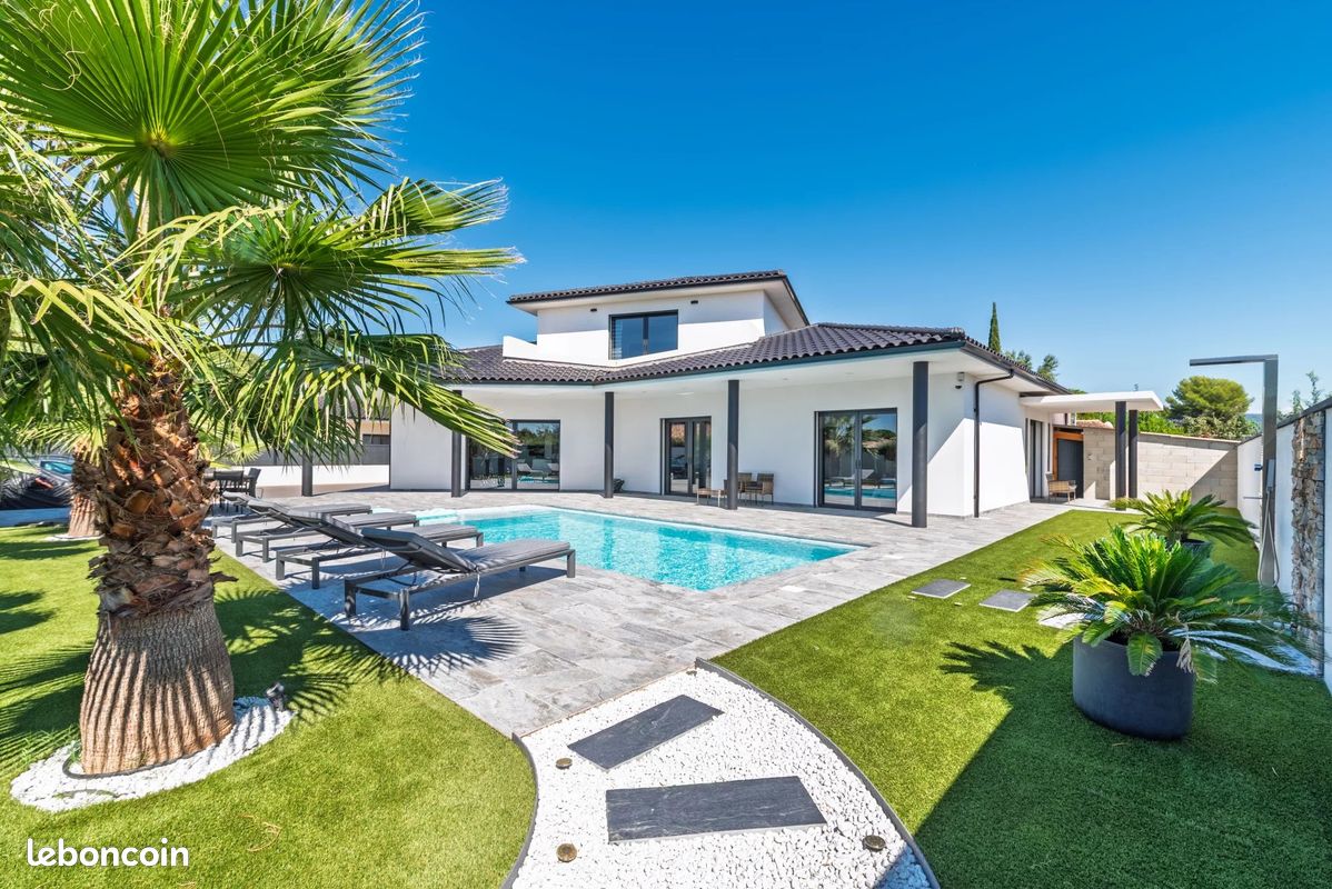 Maison 7 pièces 220 m² · à La Motte · 220 m² · 990 000 €